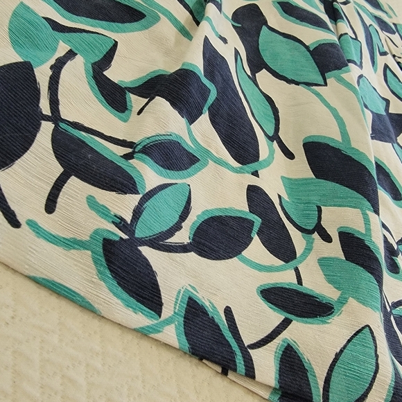 BCBG Max Azria Silk Linen Blend Skirt Size 8 Leaf Print A-Line Pleated Pockets - Picture 5 of 16